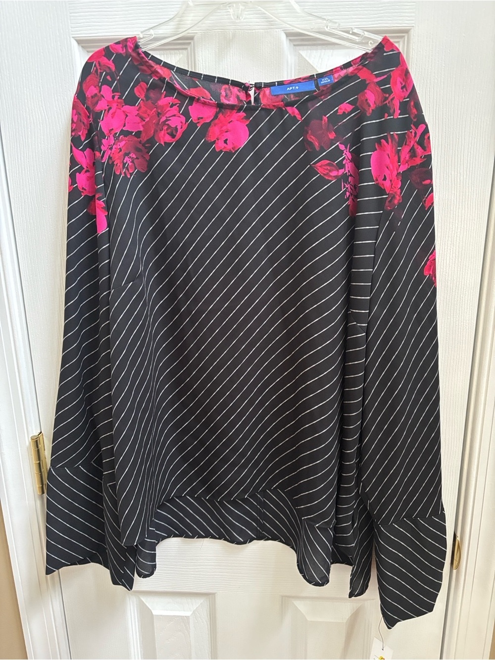 APT. 9 Black & White Stripe w/ Pink Floral Accent & Wide Cuffs, Size xxl, NWT - Picture 3 of 7